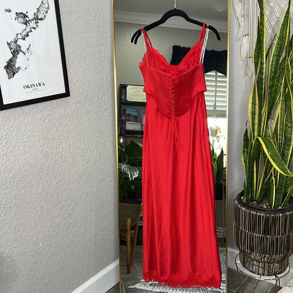 HOUSE OF CB 'Salma' Red Rose Satin Slip Dress NWOT - Picture 7 of 11